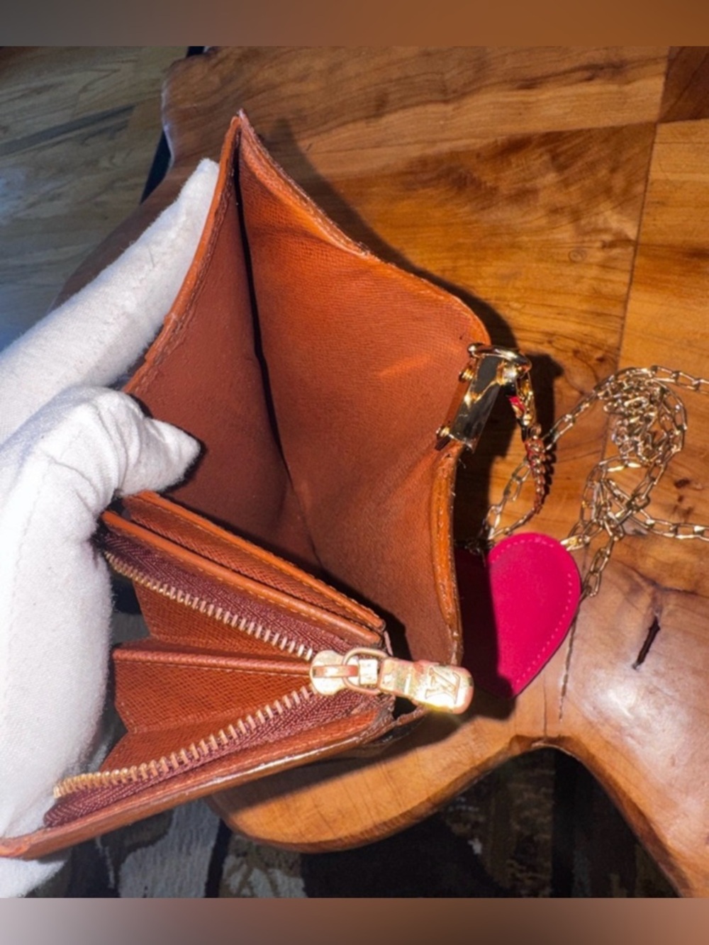 Louis Vuitton
Damier Ebene Porte-Monnaie
Billets
Trésor Wallet repurposed - Picture 14 of 16